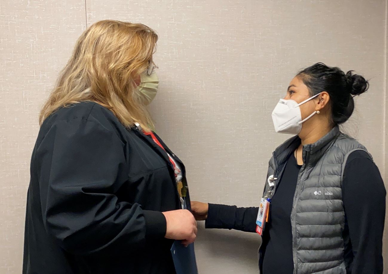 Sierra View’s Nurse Residency Program Coordinator Christine Williams MSN, RN, CCRN, PHN speaks with nurse resident during a class session. 
